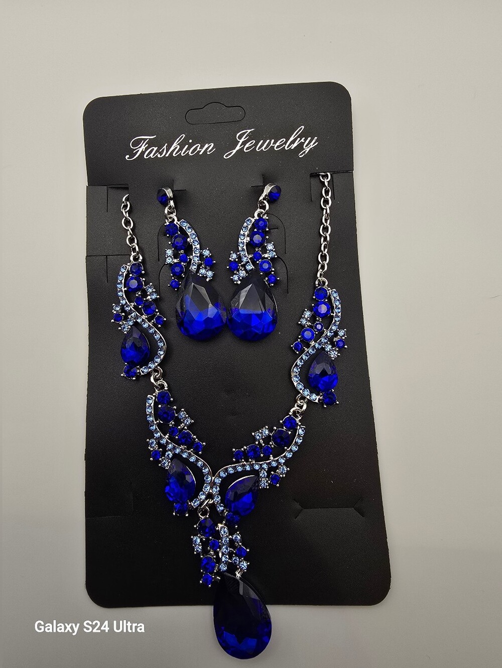 Fashion Jewelry Sapphire Blue Crystal Necklace and Earring Set